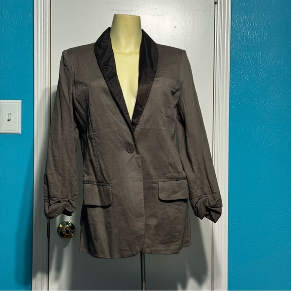 Alythea Brown Blazer with Relaxed Fit and Notched Lapel Gathered Cuffs Large NWT - Picture 1 of 14